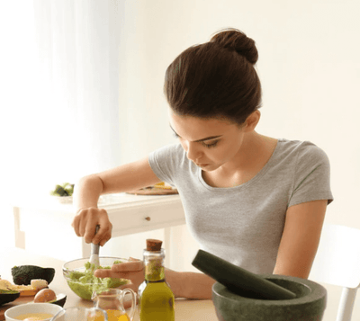 How to Homemade DIY Avocado Clay Face Mask for Acne Skin at Home？